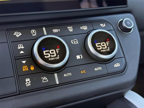 New 2026 Land Rover Defender 110 X-Dynamic SE image 26