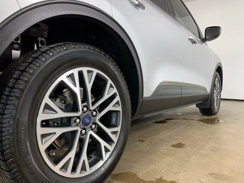 Used 2020 Ford Escape SEL image 9