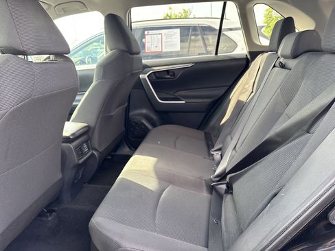 Used 2021 Toyota RAV4 LE AWD/4WD image 39