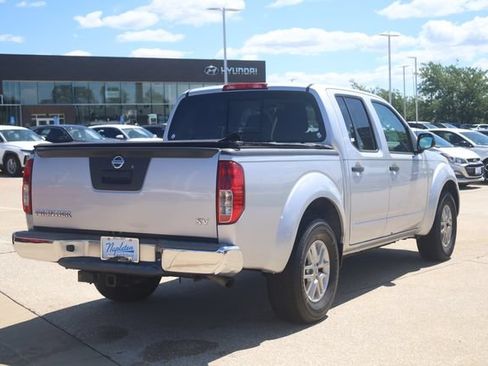 Used 2019 Nissan Frontier SV RWD image 5