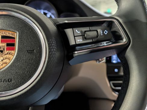 Certified 2025 Porsche Macan image 35