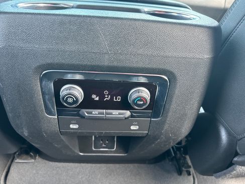 Used 2024 Chevrolet Suburban RST RWD image 23