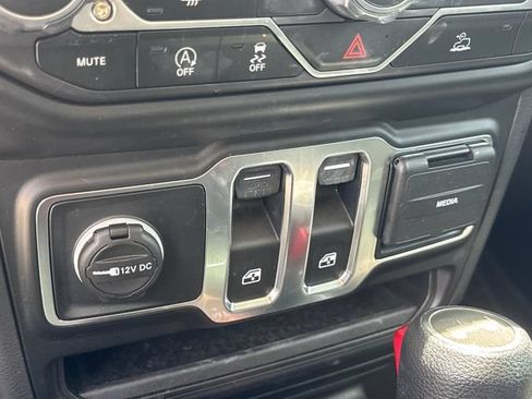 Used 2022 Jeep Wrangler Sport AWD/4WD image 28