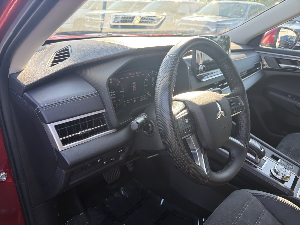 Used 2023 Mitsubishi Outlander SE AWD/4WD image 21