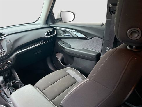 Used 2022 Chevrolet TrailBlazer LT w/ Driver Confidence Package image 22