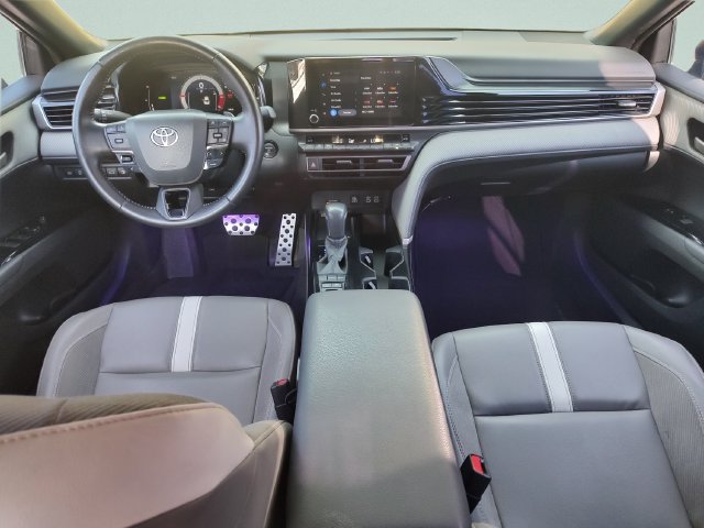 Used 2025 Toyota Camry SE FWD image 9