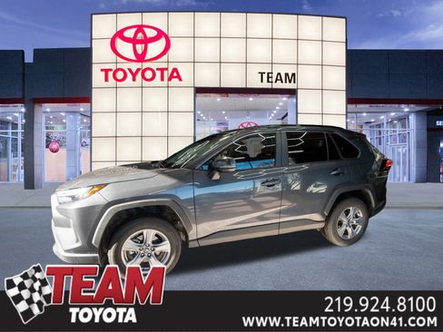 Used 2025 Toyota RAV4 XLE image 1