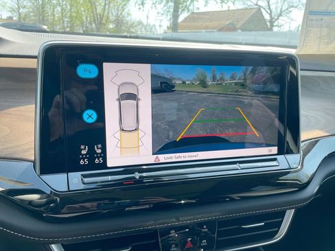 New 2025 Volkswagen Atlas SE image 42