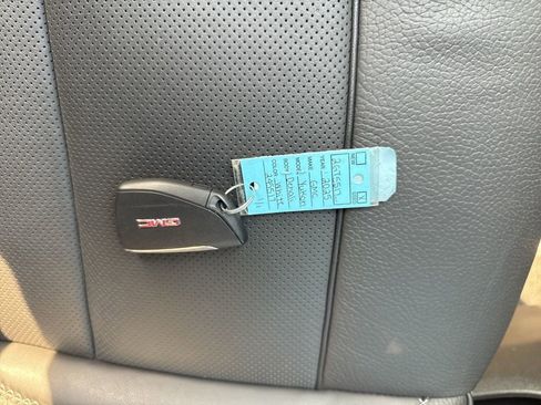 Used 2025 GMC Yukon Denali image 41