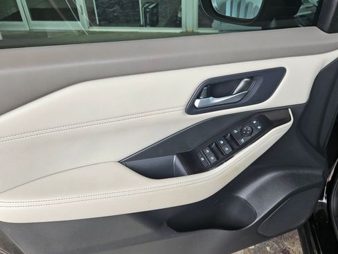 Used 2023 Nissan Rogue SV w/ SV Premium B Package FWD image 9