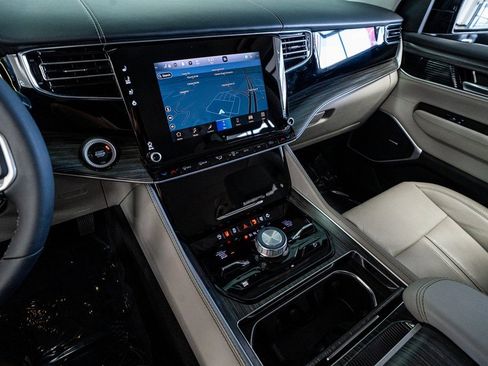 Used 2023 Jeep Wagoneer Series III w/ Preferred Equipment Group image 47