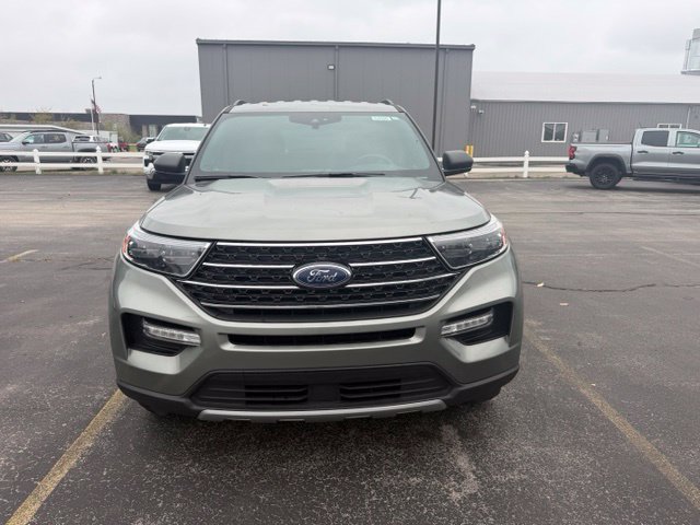 Used 2020 Ford Explorer XLT w/ Equipment Group 202A AWD/4WD image 2