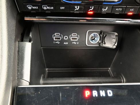 Used 2024 Jeep Grand Cherokee Limited image 28