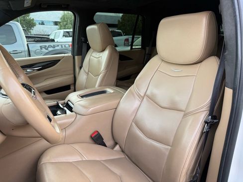 Used 2019 Cadillac Escalade Platinum image 13