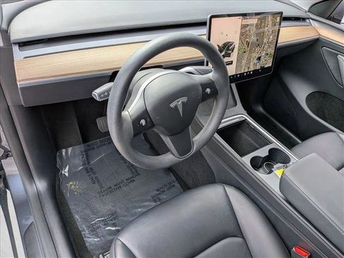 Used 2023 Tesla Model Y Long Range image 10