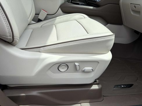 Used 2026 GMC Yukon XL Denali w/ Sun & Power Step Package RWD image 12
