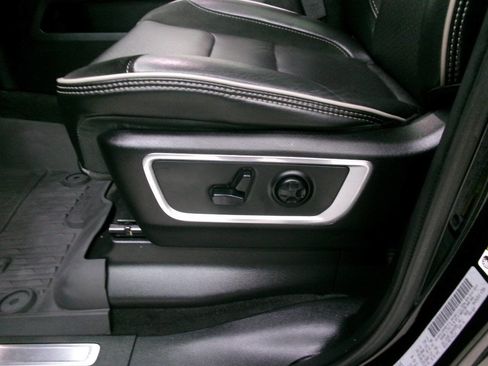 Used 2019 RAM 1500 Laramie AWD/4WD image 25