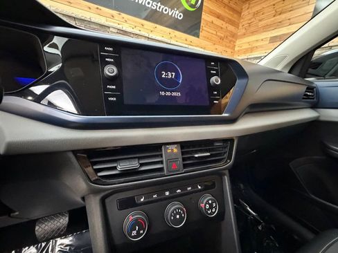 Used 2022 Volkswagen Taos SE image 18