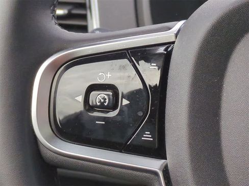 Used 2025 Volvo XC90 T8 Plus image 24