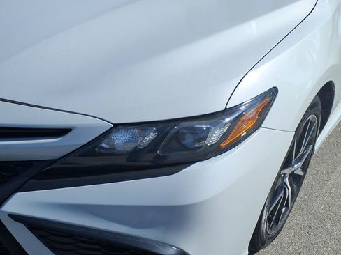 Used 2023 Toyota Camry SE FWD image 2