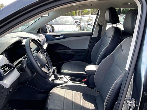 Certified 2022 Volkswagen Taos SE w/ Panoramic Sunroof Package image 21