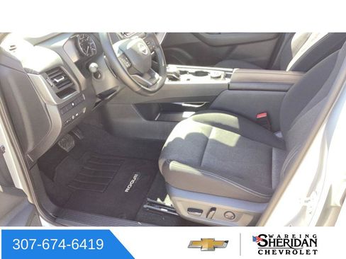 Used 2025 Nissan Rogue SV AWD/4WD image 8