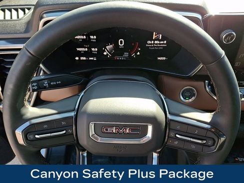 Used 2025 GMC Canyon AT4 w/ AT4 Premium Package AWD/4WD image 4