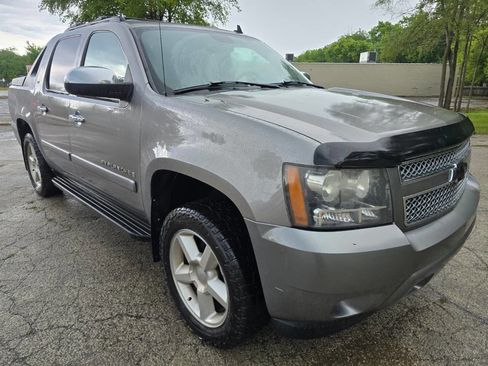 Used 2007 Chevrolet Avalanche LTZ w/ LTZ Preferred Equipment Group AWD/4WD image 3
