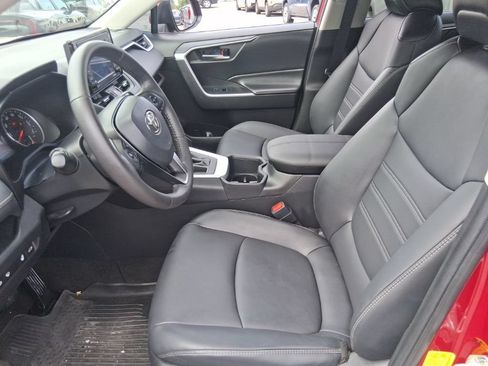 Used 2022 Toyota RAV4 XLE Premium AWD/4WD image 16