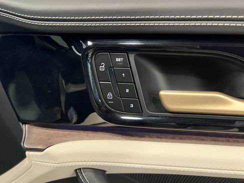 Used 2024 Porsche Panamera 4 image 41