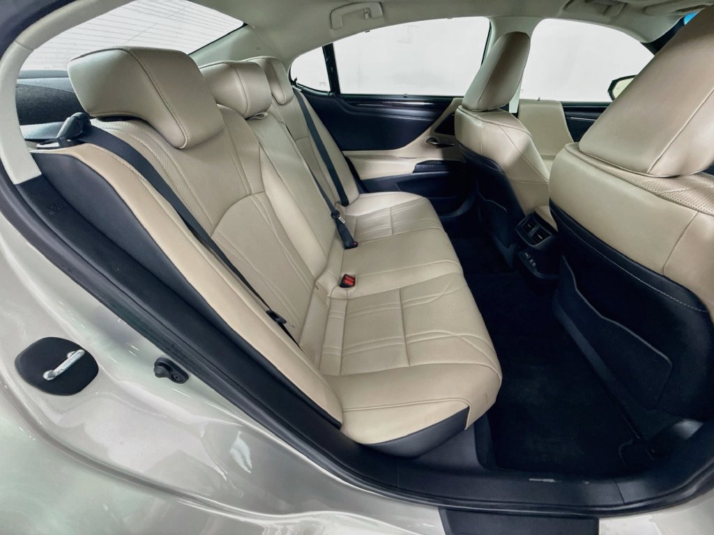 Certified 2021 Lexus ES 350 Ultra Luxury w/ Accessory Package 2 FWD image 29