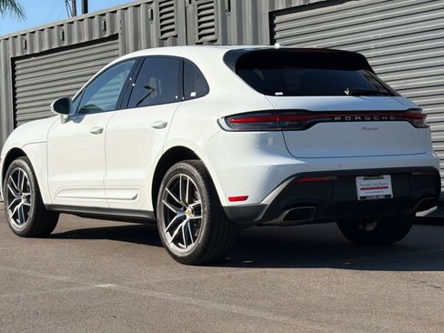 Certified 2022 Porsche Macan AWD/4WD image 3
