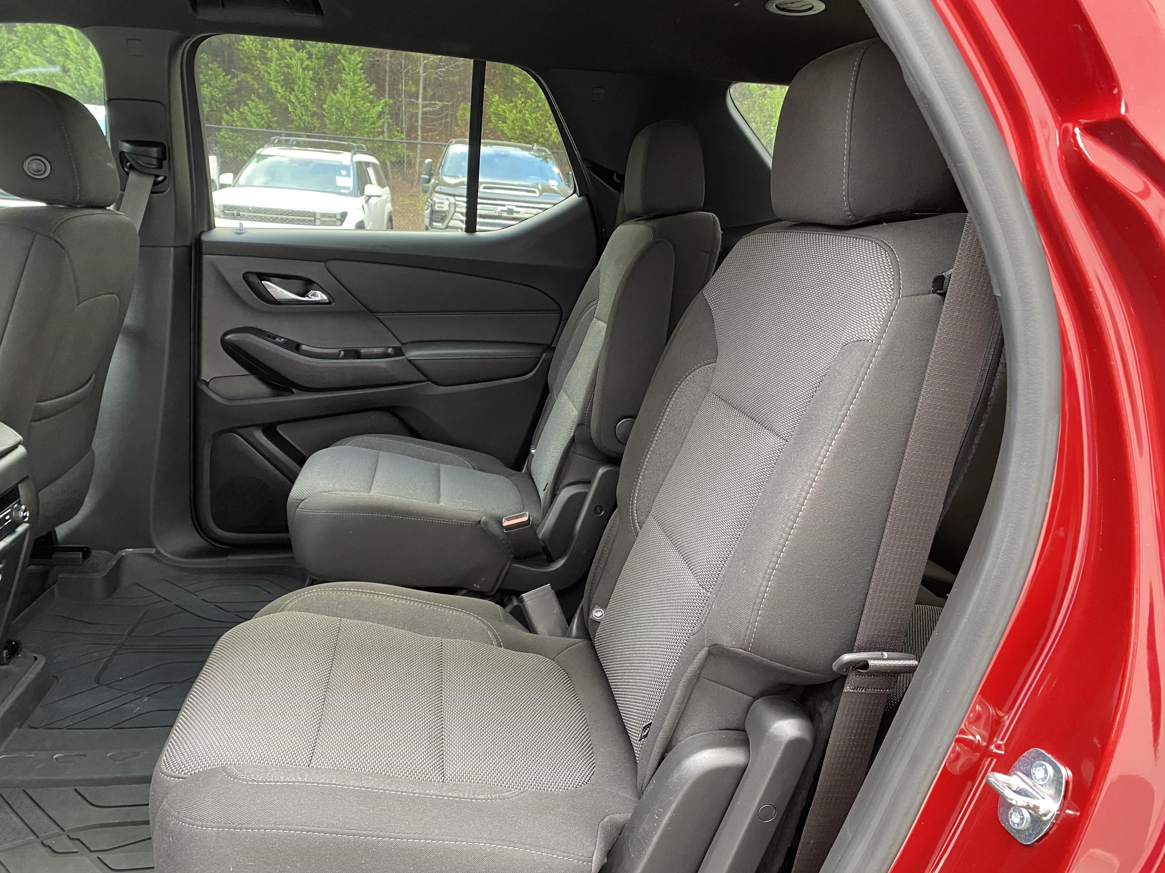 Used 2023 Chevrolet Traverse LT FWD image 36