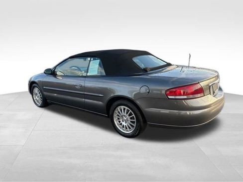 Used 2005 Chrysler Sebring Touring w/ Electronics Convenience Group image 8