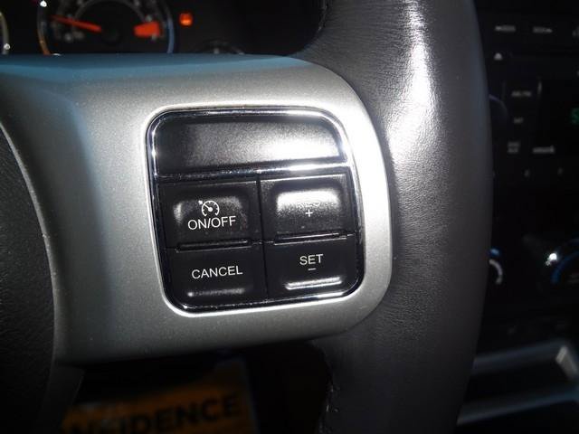 Used 2017 Jeep Compass Latitude FWD image 18
