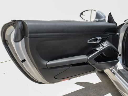 Used 2019 Porsche 718 Cayman RWD image 30