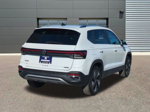 New 2026 Volkswagen Taos SE AWD/4WD image 7
