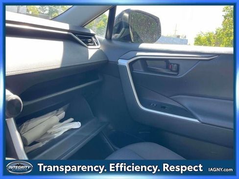 Used 2025 Toyota RAV4 LE AWD/4WD image 32