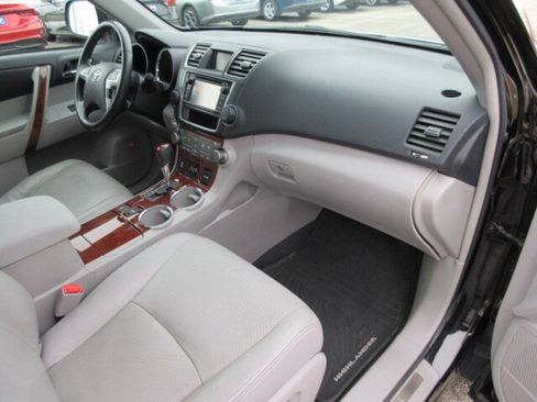 Used 2013 Toyota Highlander Limited image 31