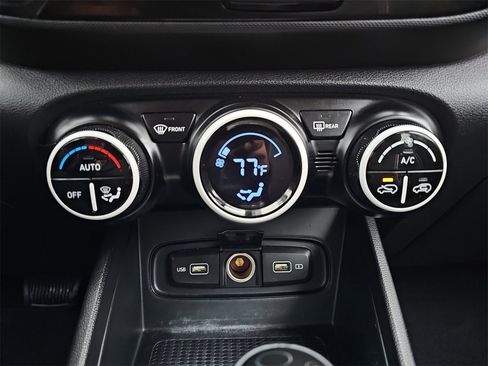 Used 2022 Hyundai Venue Limited w/ Cargo Package image 21