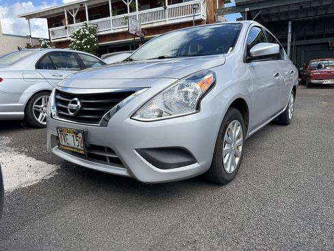 Used 2019 Nissan Versa SV FWD image 1