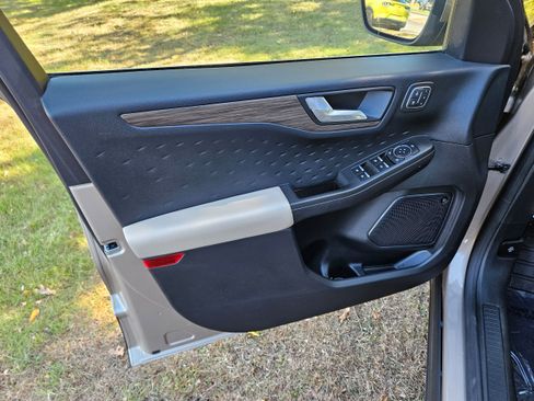 Certified 2020 Ford Escape Titanium image 10