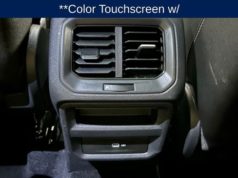 Used 2025 Volkswagen Taos SE AWD/4WD image 11