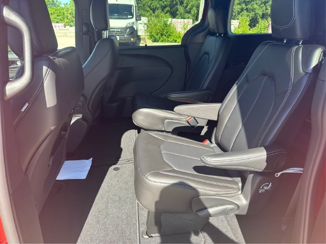 New 2026 Chrysler Pacifica Select w/ S Appearance Package AWD/4WD image 10