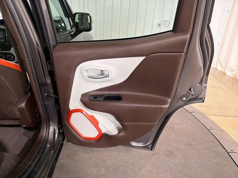 Used 2017 Jeep Renegade Limited w/ Safety & Security Group AWD/4WD image 18