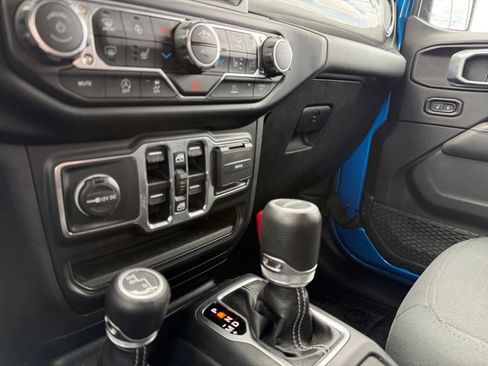 Used 2021 Jeep Gladiator Overland AWD/4WD image 20