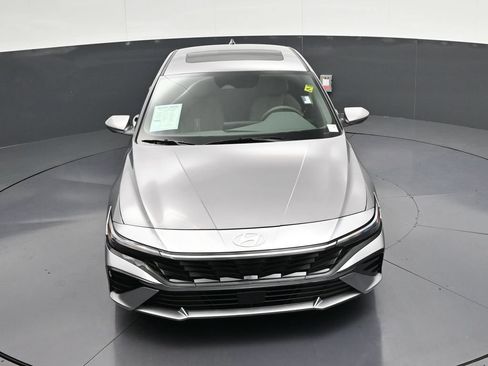 Used 2025 Hyundai Elantra SEL FWD image 14