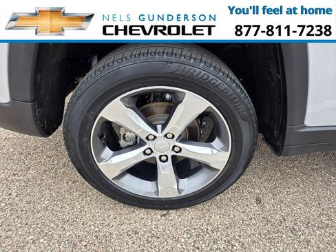 Used 2024 Jeep Grand Cherokee Limited AWD/4WD image 9