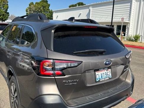 Used 2021 Subaru Outback Premium AWD/4WD image 3