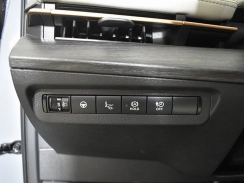 Certified 2024 Nissan Ariya AWD image 15